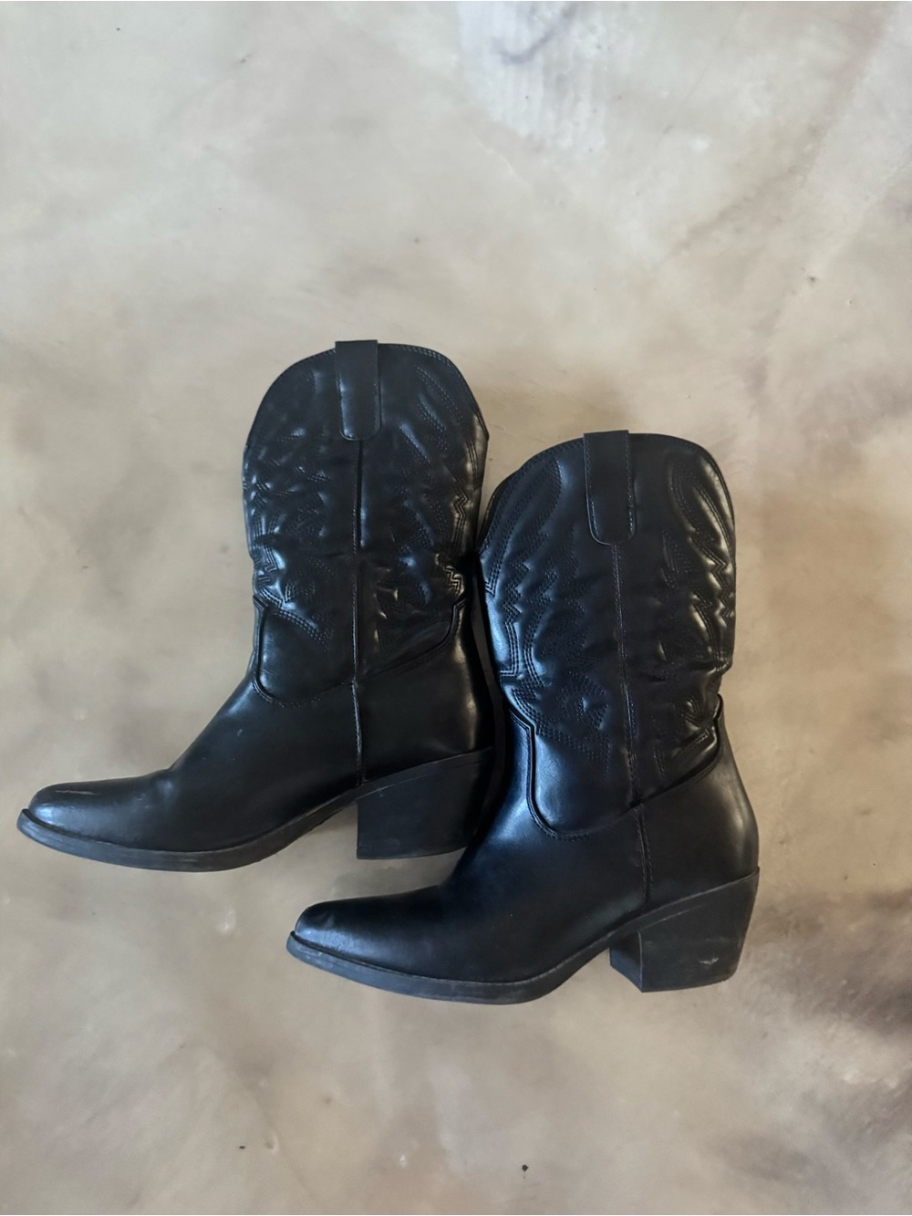 Black Western-Inspired Heeled Cowgirl Boots
